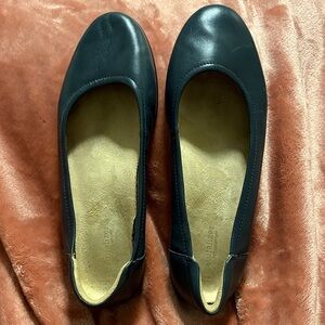 Naturalizer Navy Leather Flats